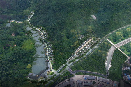 紫藤花园豪华装修交通方便，院内幼儿园，出门小学，初中有附房